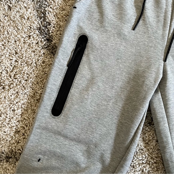 ✔️NWT✔️ NIKE Sportswear Tech Fleece Joggers - Picture 4 of 12